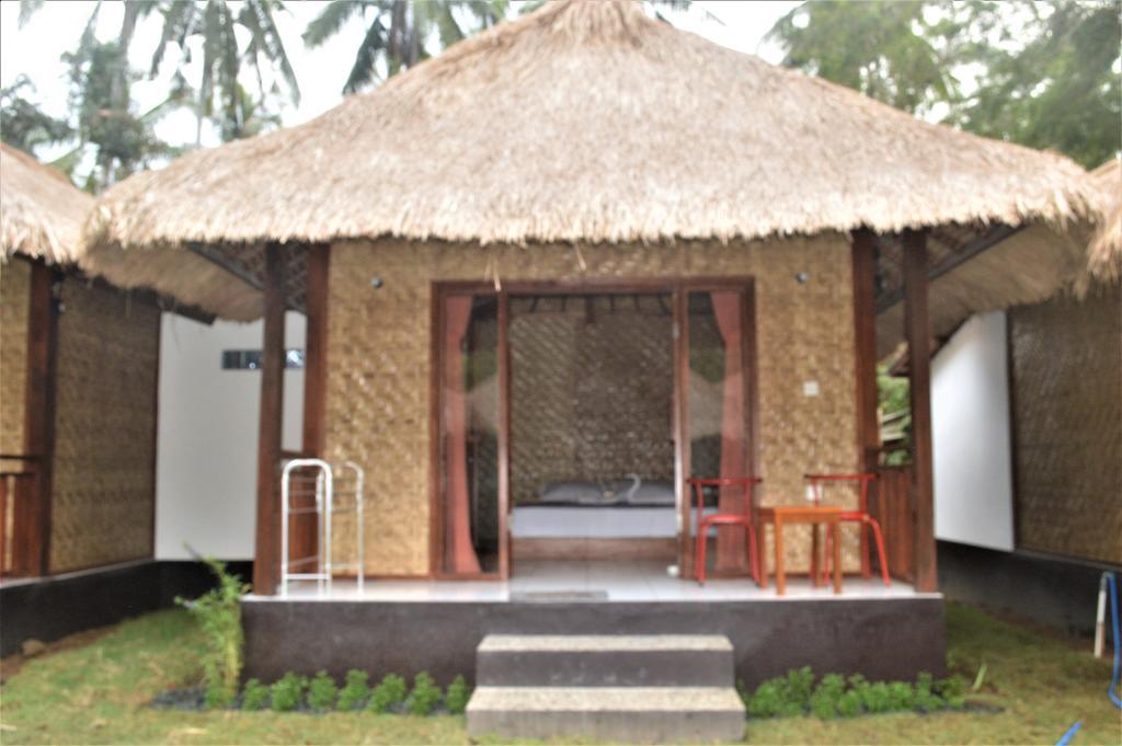 Airas' Garden Homestay Eco Bungalows Kuta  ภายนอก รูปภาพ